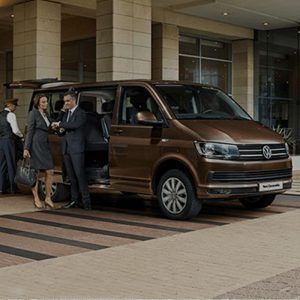 استقبال وتوصيل من جميع المطارات