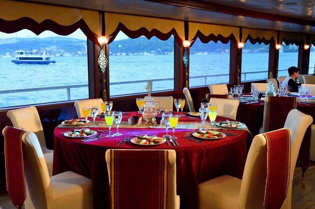 رحلة الباخرة العربية في البوسفور رحلة الباخرة العربية في البوسفور