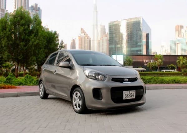 تأجير سيارات يومي في شركة جي بي ار لتأجير السيارات